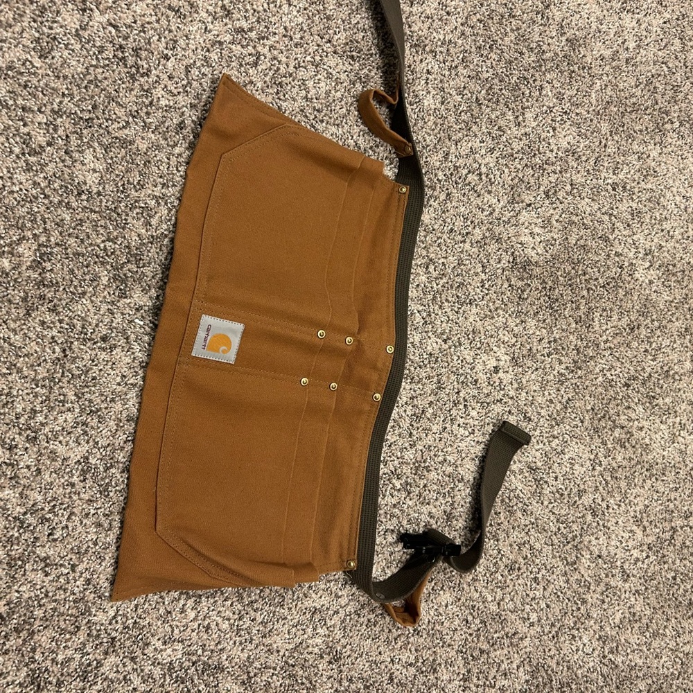 Carhartt Work Apron with pockets - size small/medium. Brand new.